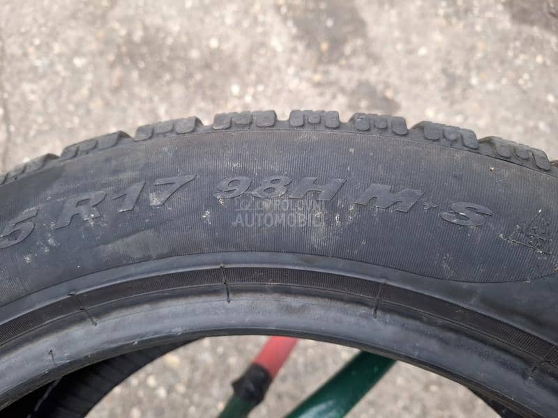 Pirelli 215/55 R17 Zimska