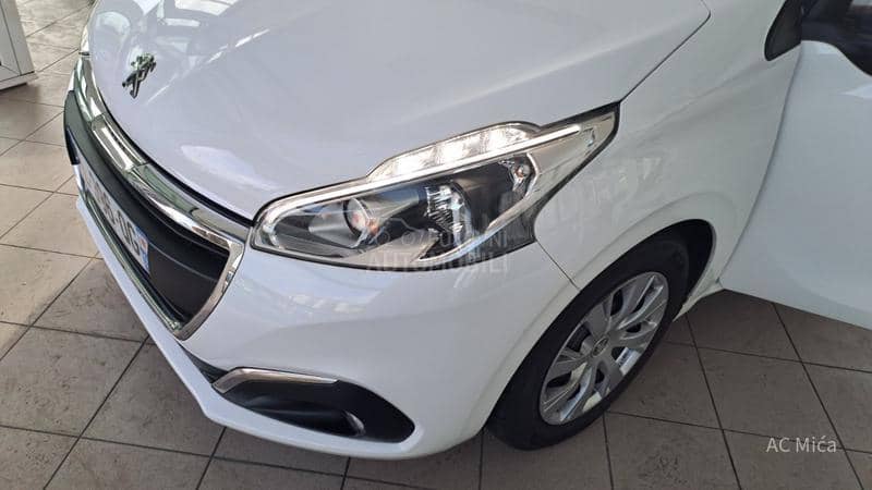 Peugeot 208 1.2 PURE NAV LED USB