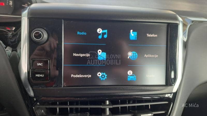 Peugeot 208 1.2 PURE NAV LED USB