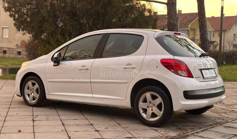 Peugeot 207 1.4 B. IZUZEETAN