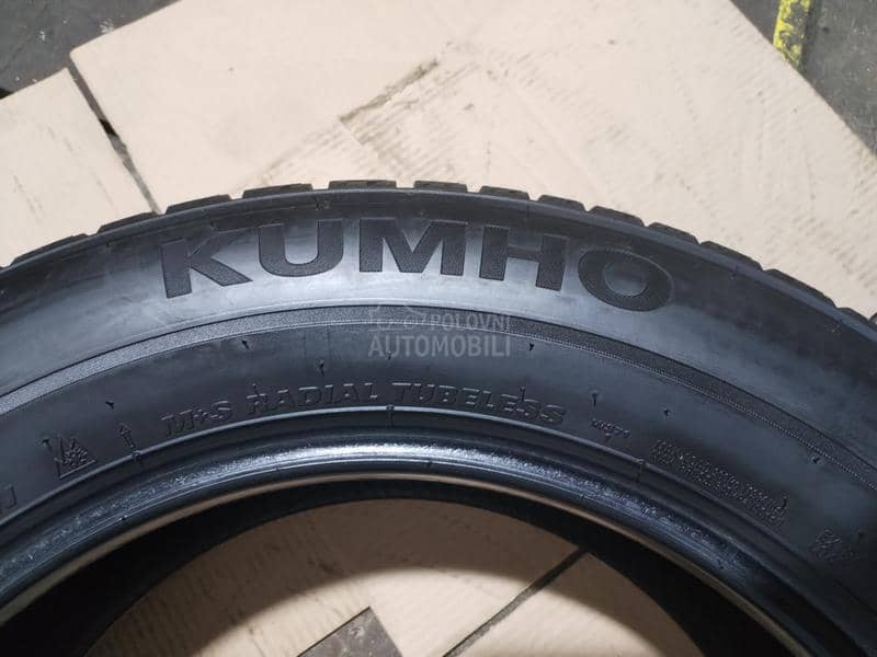 Kumho 215/65 R17 Zimska