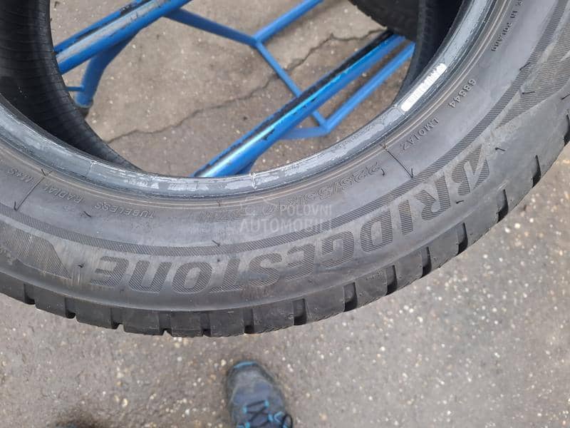 Bridgestone 225/55 R17 Zimska