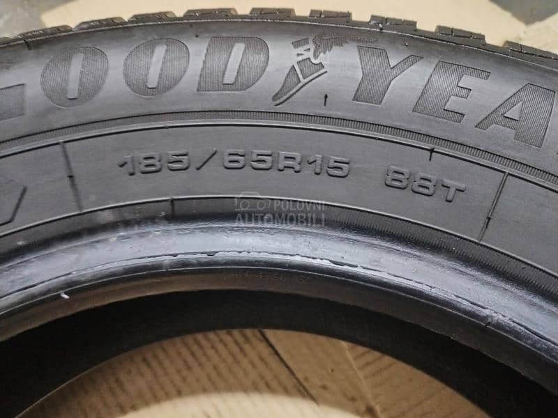 Goodyear 185/65 R15 Zimska