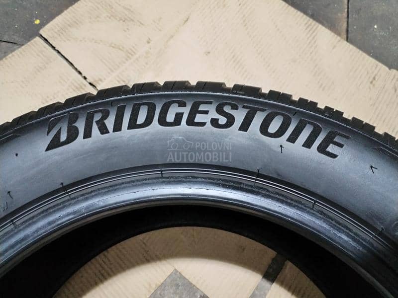 Bridgestone 225/55 R17 Zimska