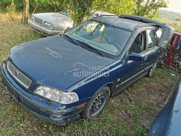 Volvo V40 1996. god. -  kompletan auto u delovima