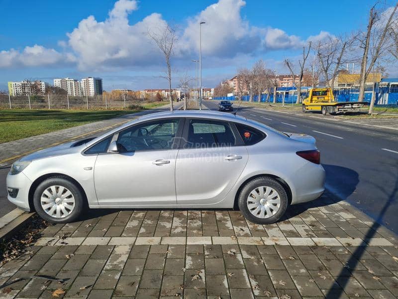 Opel Astra J 