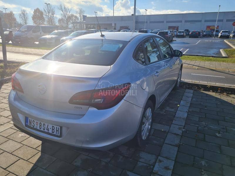 Opel Astra J 