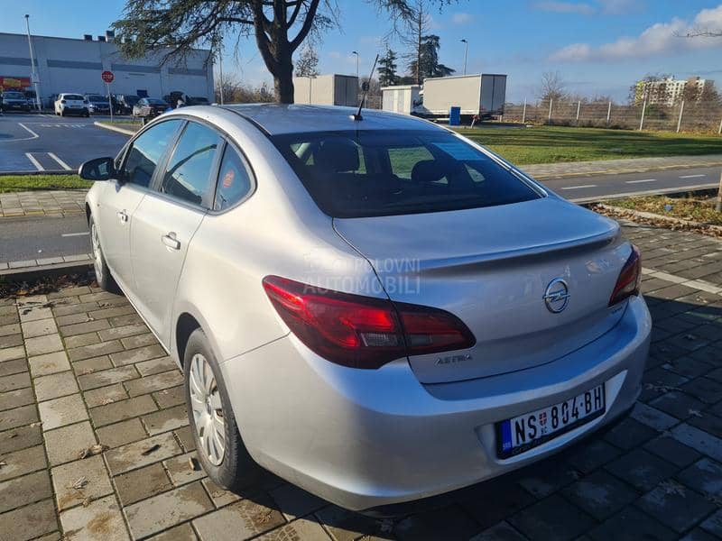 Opel Astra J 