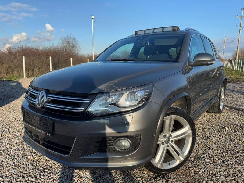 Volkswagen Tiguan R-Line 4x4 CH PANO