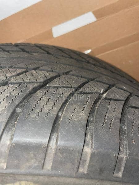 Bridgestone 225/55 R17 Zimska