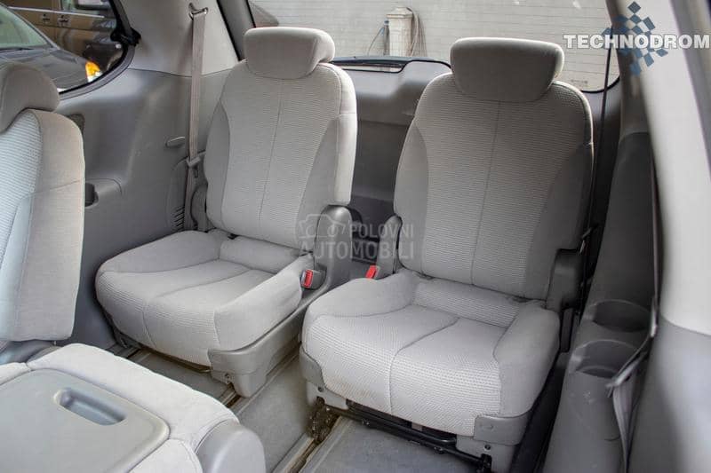 Kia Carnival CRDI 7 sedista SRB