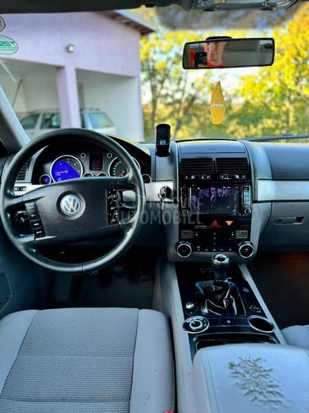 Volkswagen Touareg 2.5 2004. god. -  kompletan auto u delovima