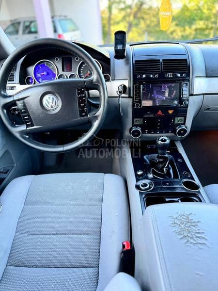 Volkswagen Touareg 2.5 2004. god. -  kompletan auto u delovima