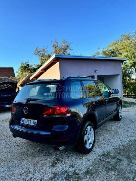 Volkswagen Touareg 2.5 2004. god. -  kompletan auto u delovima