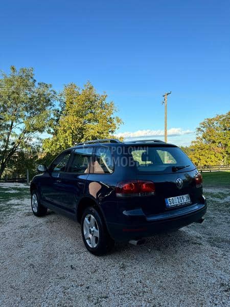 Volkswagen Touareg 2.5 2004. god. -  kompletan auto u delovima