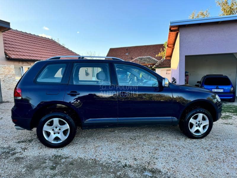 Volkswagen Touareg 2.5 2004. god. -  kompletan auto u delovima