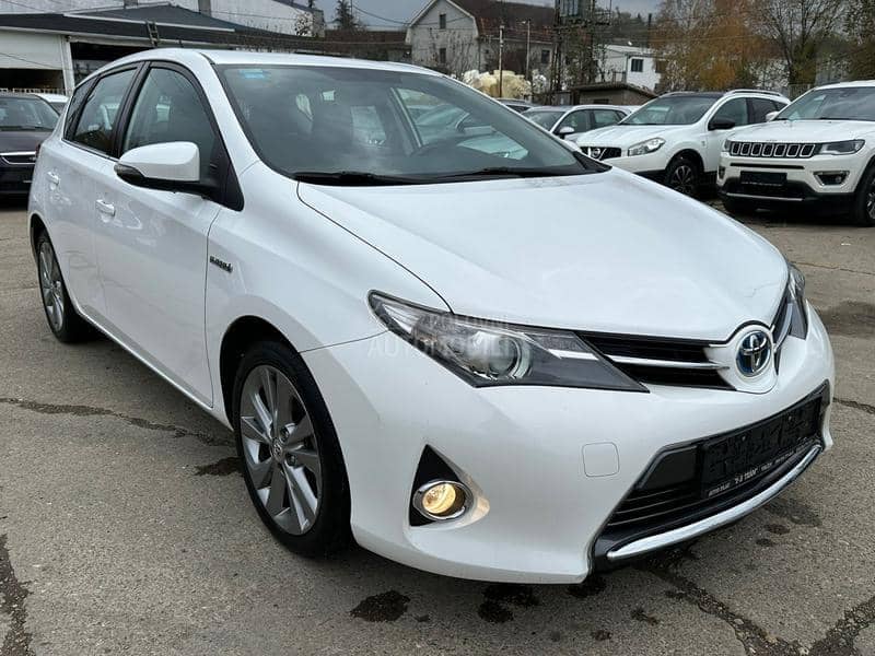 Toyota Auris 1.8 HYBRID CVT LUNA