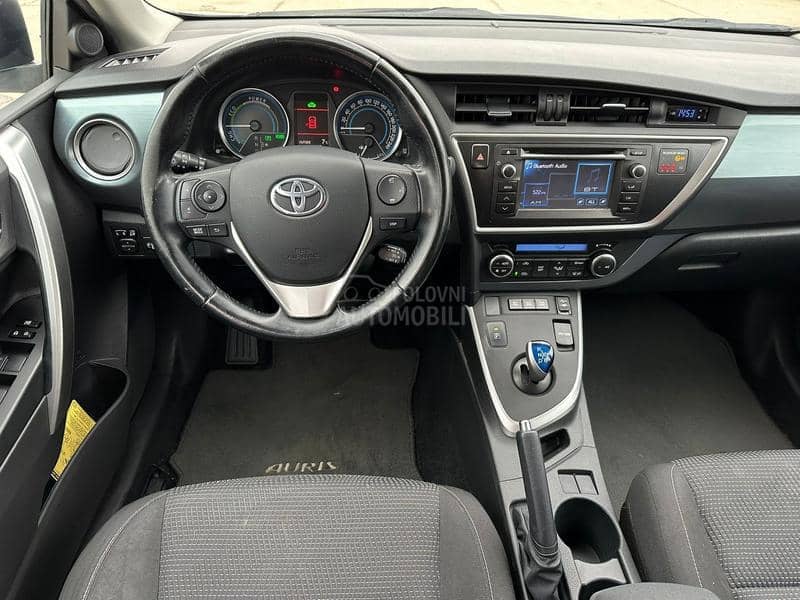 Toyota Auris 1.8 HYBRID CVT LUNA