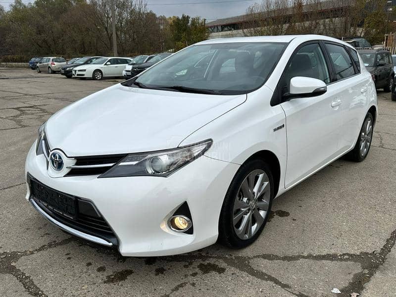 Toyota Auris 1.8 HYBRID CVT LUNA