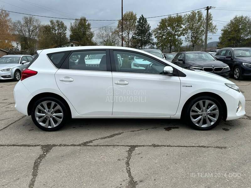 Toyota Auris 1.8 HYBRID CVT LUNA