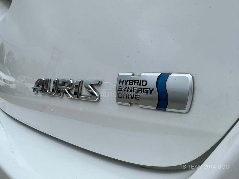 Toyota Auris 1.8 HYBRID CVT LUNA