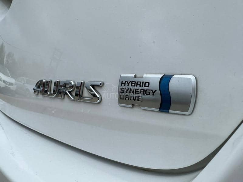 Toyota Auris 1.8 HYBRID CVT LUNA