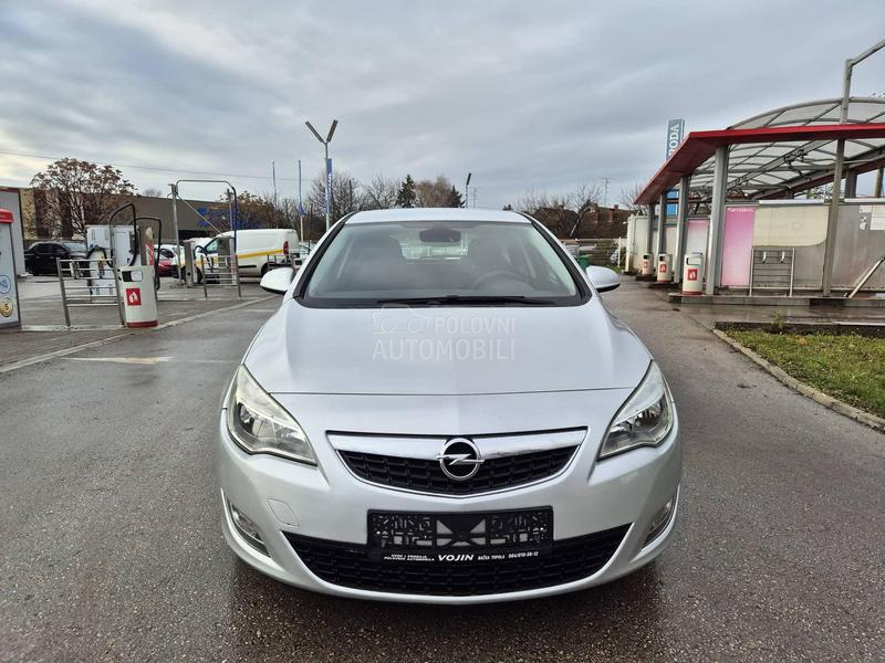 Opel Astra J 