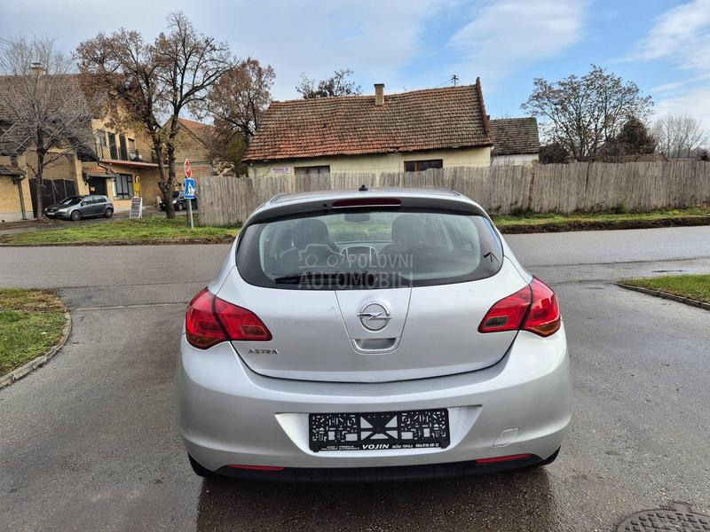 Opel Astra J 