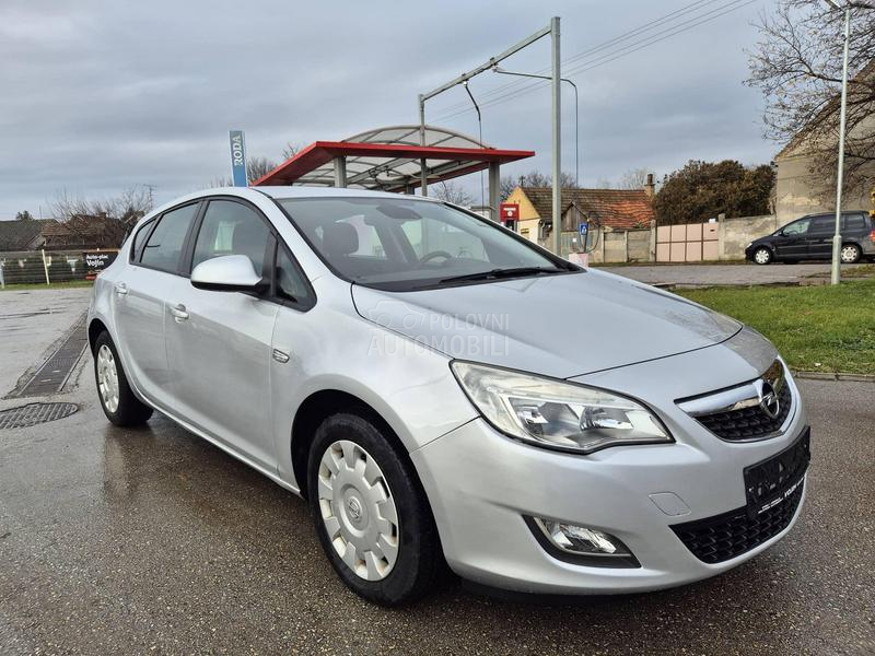 Opel Astra J 