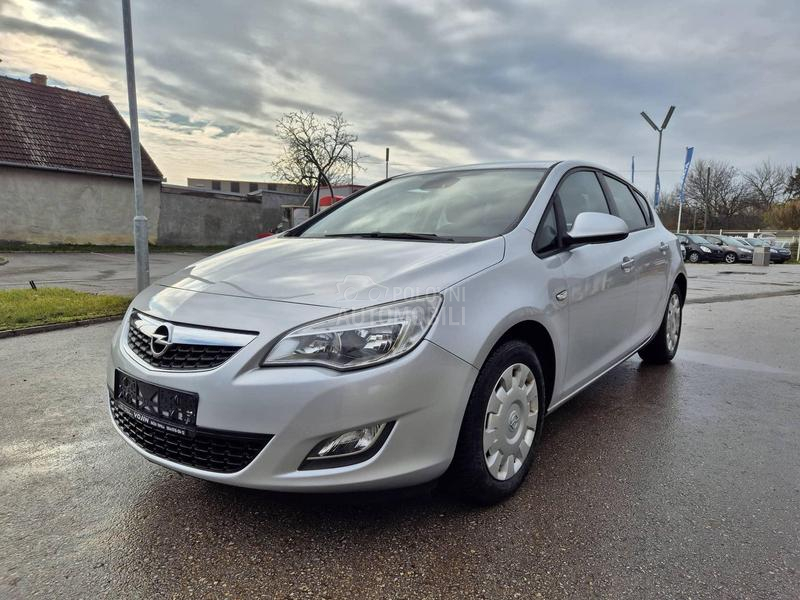 Opel Astra J 