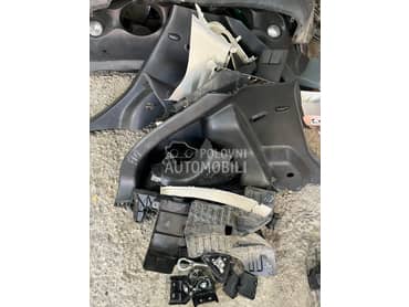 Plastike unutrasnjosti za Nissan Juke od 2010. do 2015. god.