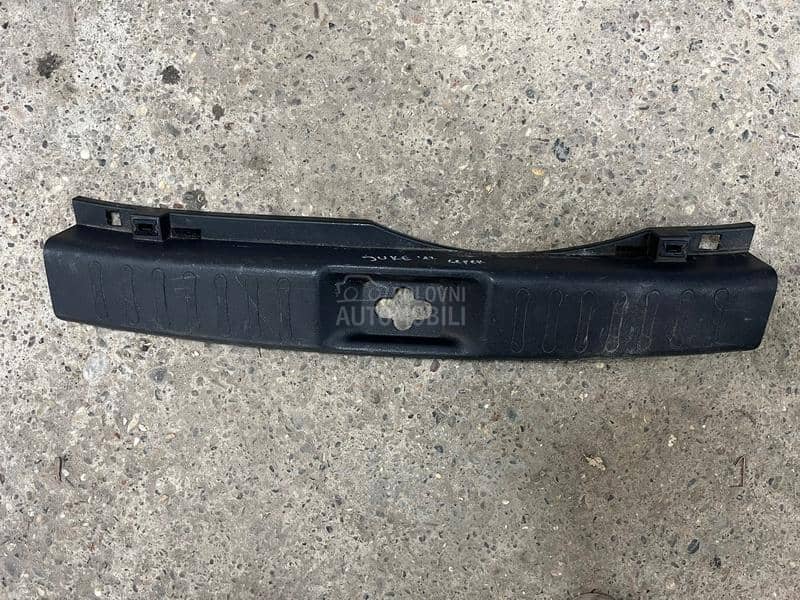 Lajsna gepek vrata na šasiji