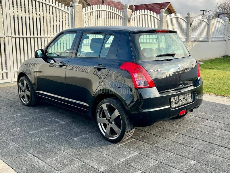 Suzuki Swift 1.3i