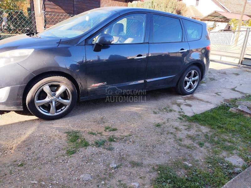 Renault Grand Scenic renault