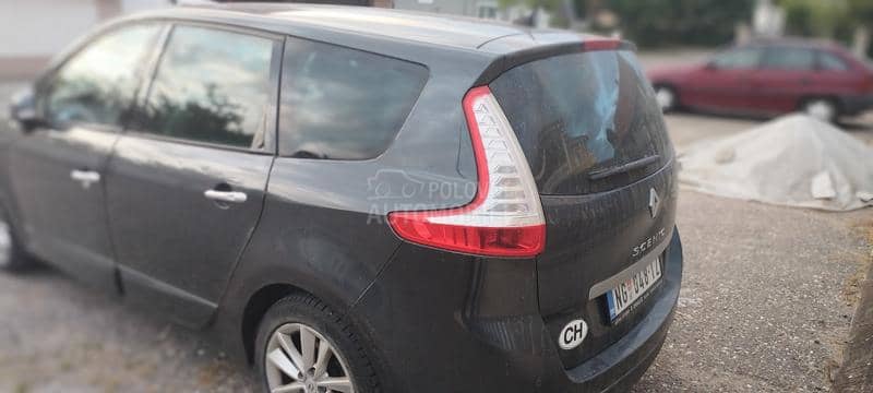 Renault Grand Scenic renault