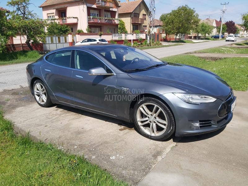 Tesla Model S 85 FREE SUPERCHARGE