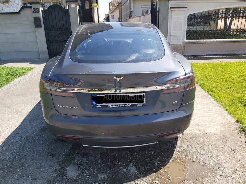 Tesla Model S 85 FREE SUPERCHARGE