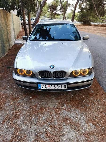 BMW 523 