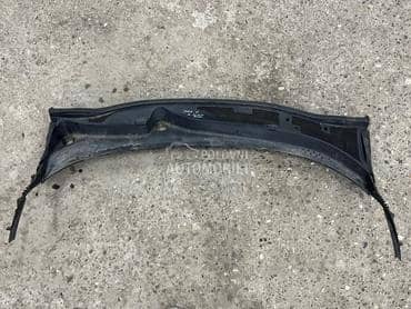 Plastika oko brisaca za Nissan Juke od 2010. do 2015. god.