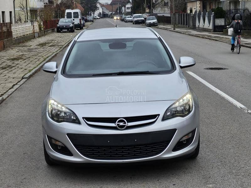 Opel Astra J COSMO NAV