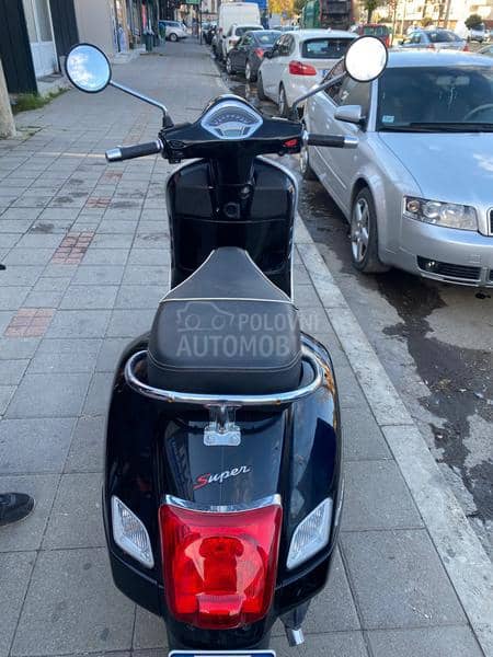 Vespa GTS125