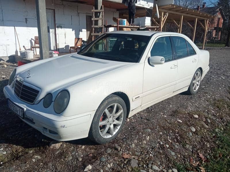 Mercedes Benz E 220 