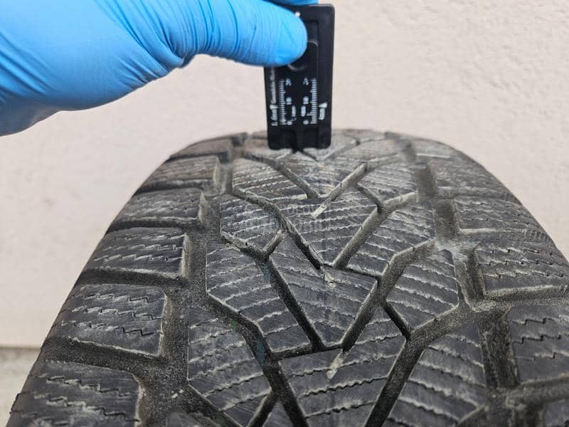 Uniroyal 215/60 R16 Zimska