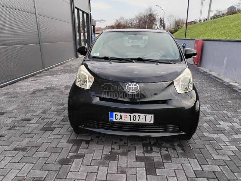 Toyota iQ 