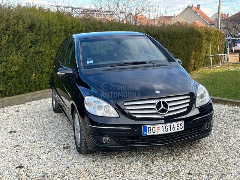 Mercedes Benz B 180 regissstrovaan