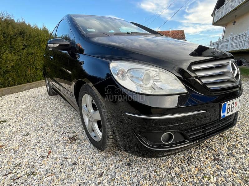 Mercedes Benz B 180 regissstrovaan