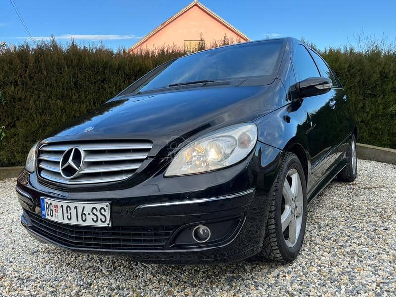 Mercedes Benz B 180 regissstrovaan