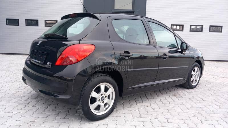 Peugeot 207 1.4 b PLANET N0V