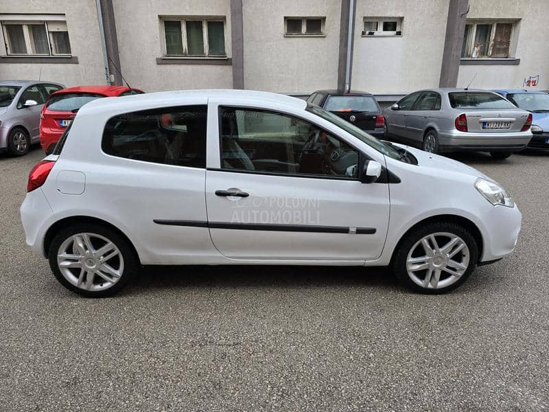 Renault Clio VREDI POGLEDATI