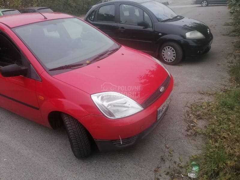 Ford Fiesta 1.3 b 2004. god. -  kompletan auto u delovima